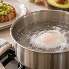 Avocado toast à l’œuf poché