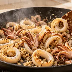 Calamars sautés à l’ail et au persil