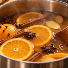 Jus de pomme chaud épicé