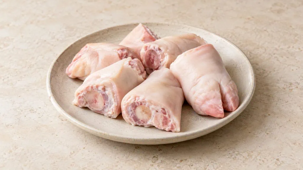 Pied de veau cru préparé et découpé par le boucher