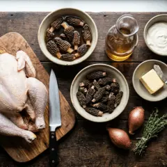 Poulet au vin jaune et aux morilles