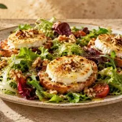 Salade de chèvre chaud
