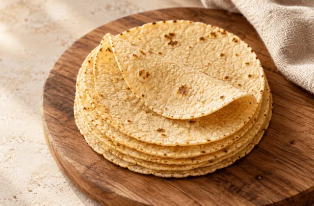Tortillas mexicaines de maïs souples et chaudes